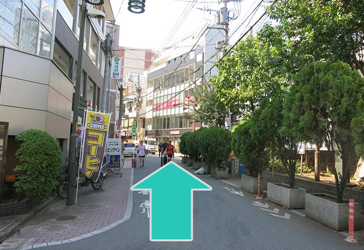 交差点も直進します。