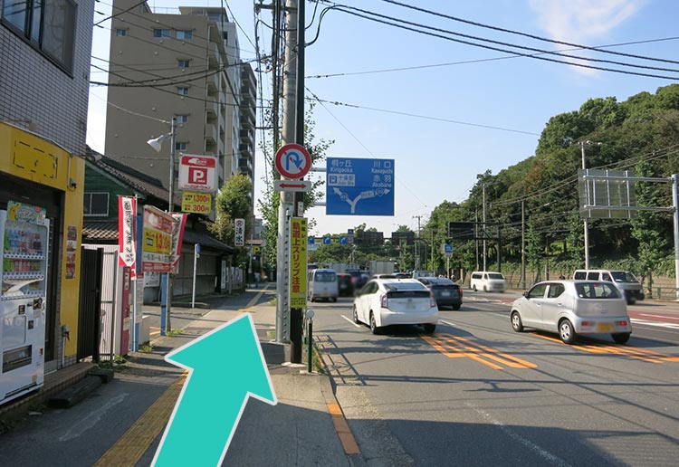 明治通り沿いにそのまま進みます。