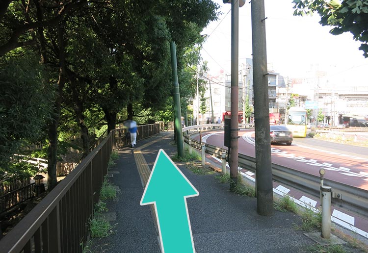 飛鳥山公園を左手に、そのまま明治通り沿いを進みます。